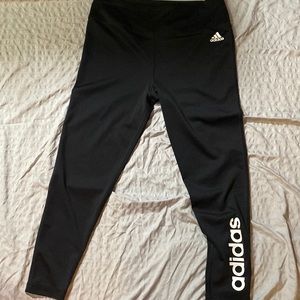 Lady’s Adidas leggings